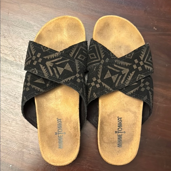 Minnetonka black women’s sandals size 7 - Picture 1 of 5
